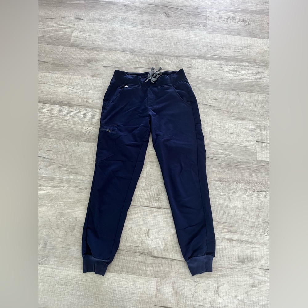 Figs navy blue jogger scrubs size small